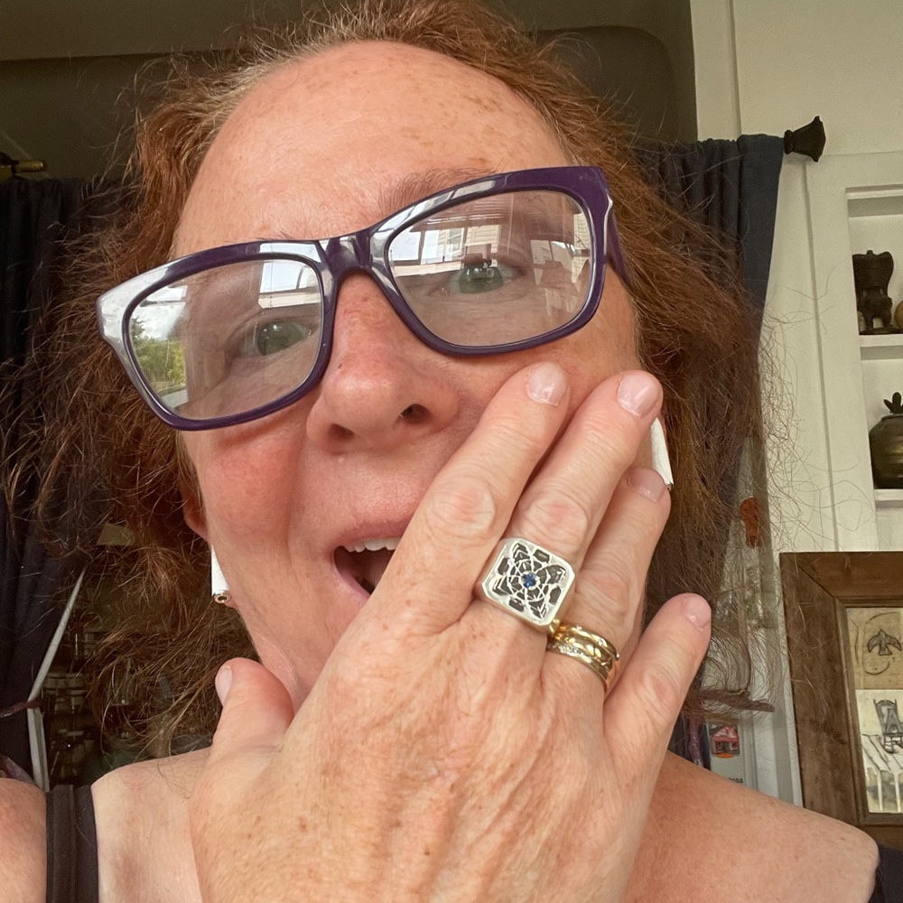 Meet your Posher, Elizabeth